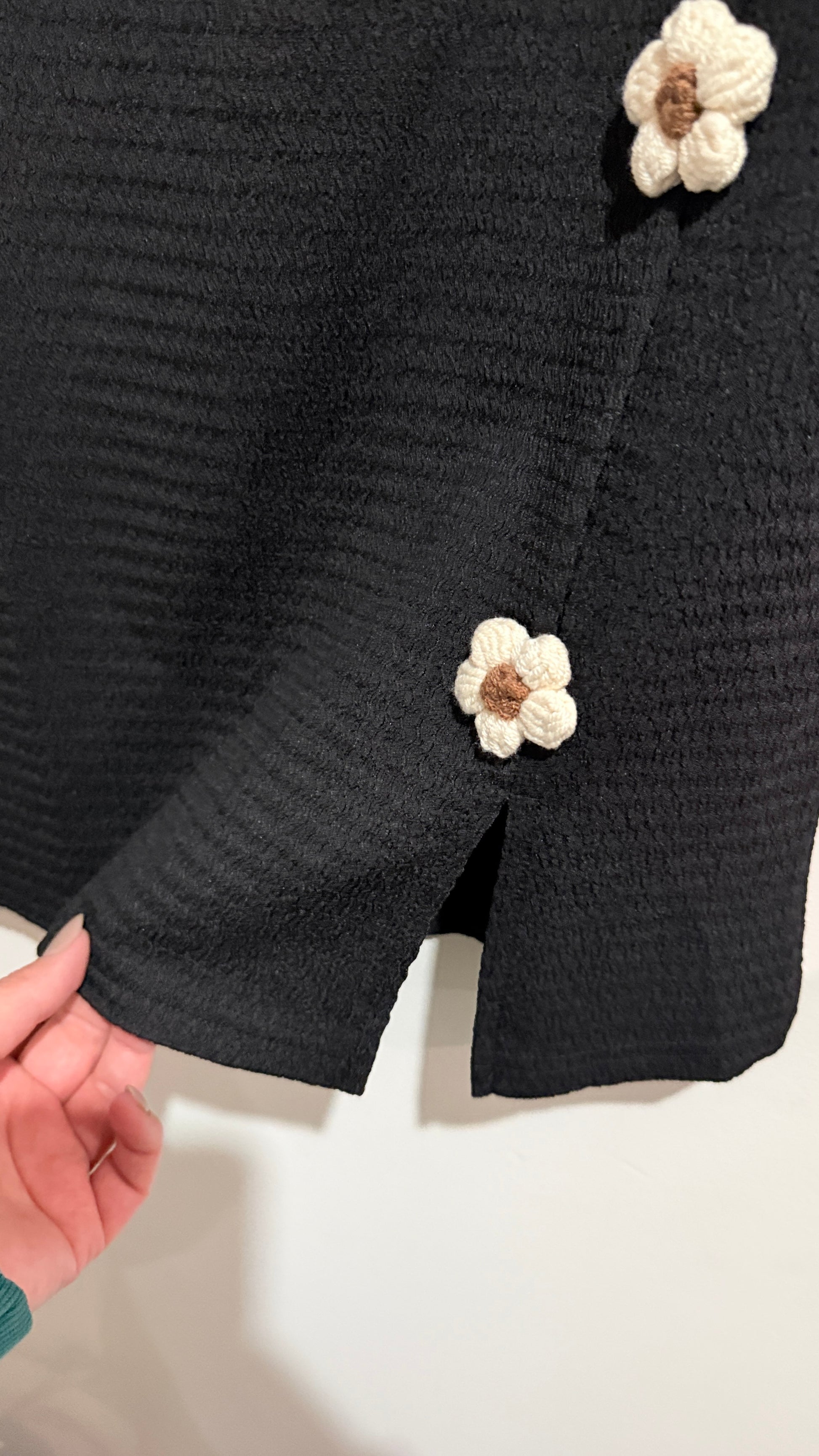 Size M Crochet Flower Button Top