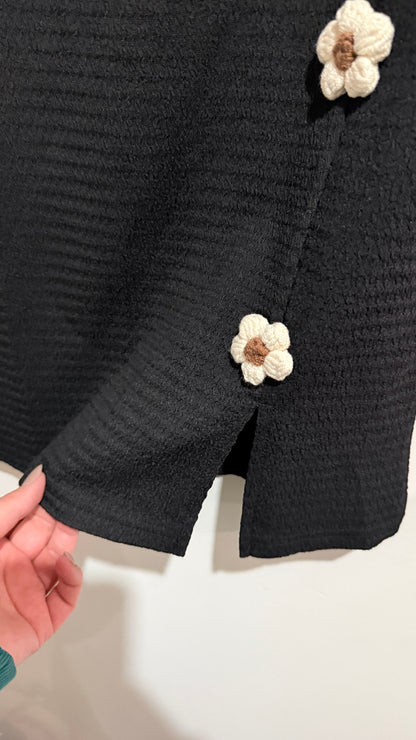 Size M Crochet Flower Button Top