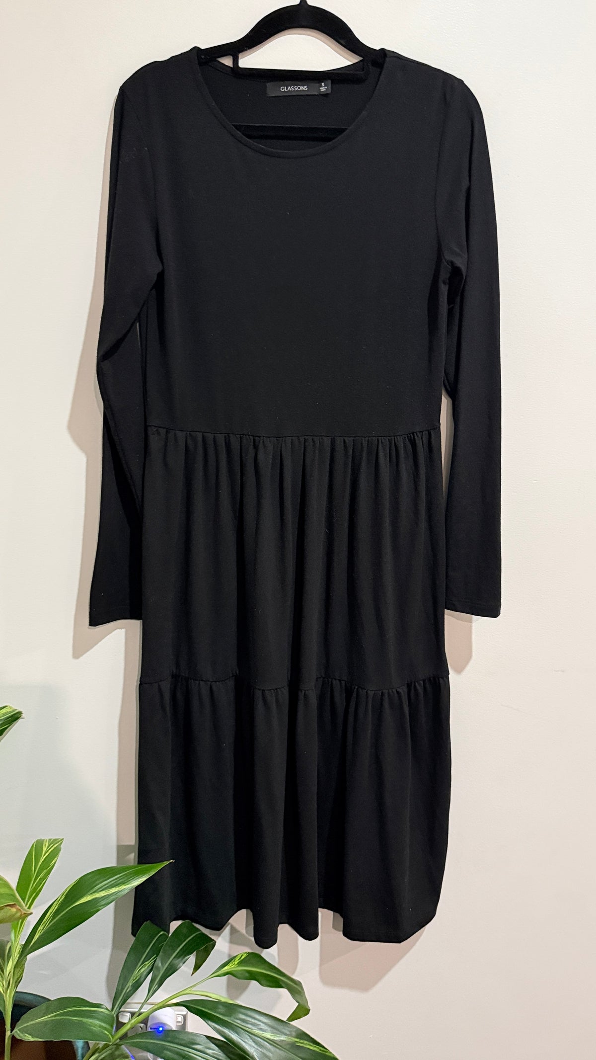Glassons Size S Black Tiered Long Sleeve Dress