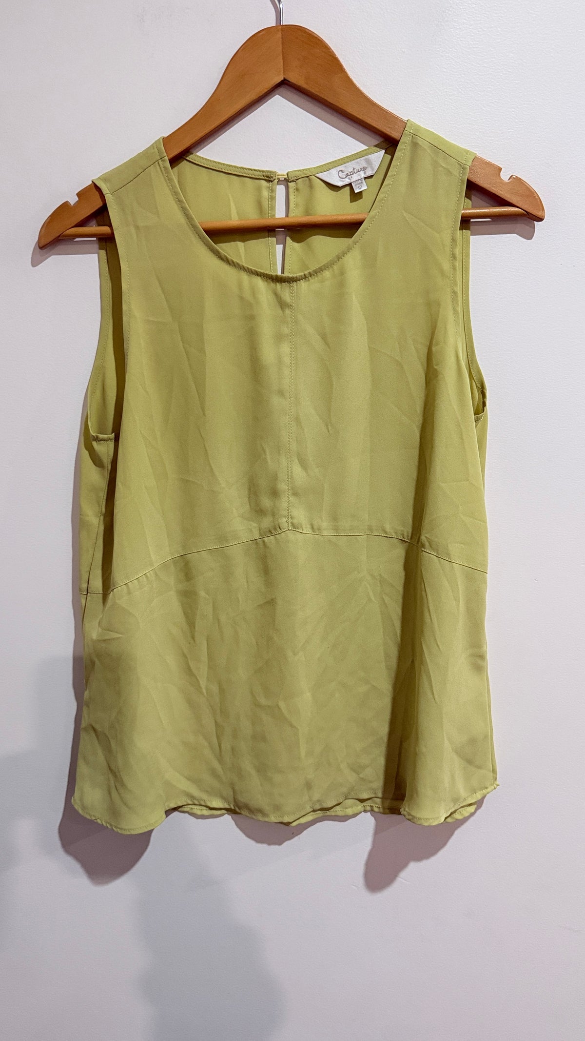 Capture Size 12 Keyhole Back Sleeveless Top