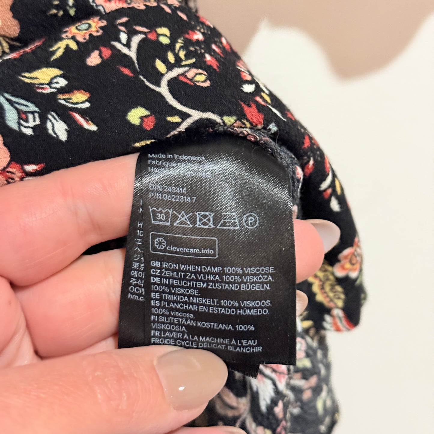 H&M Black Floral Print Short Sleeve Top Size 6
