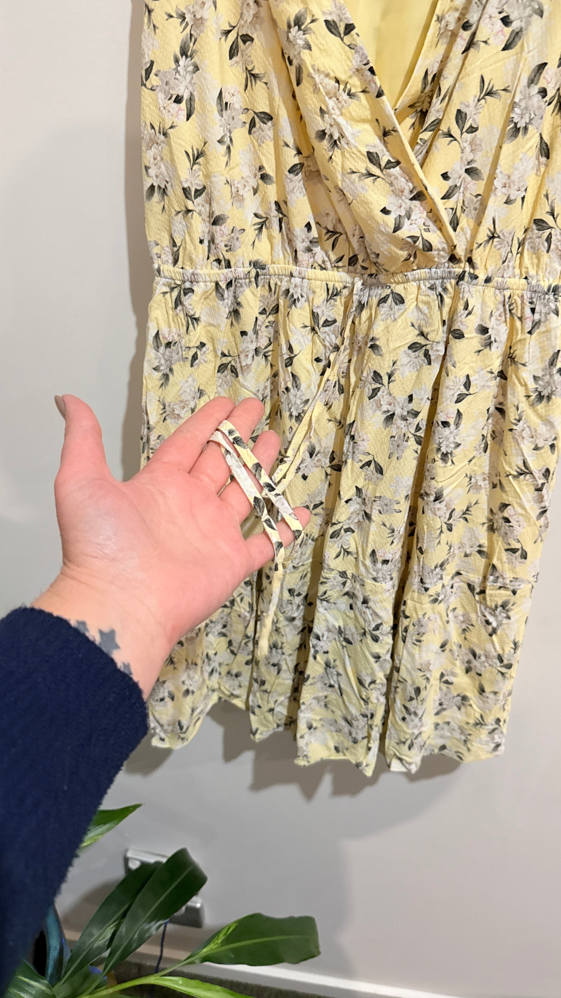 Forever New Yellow Floral Print Sleeveless Dress Size 10