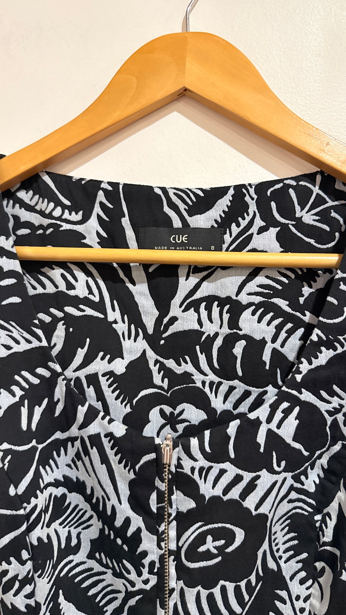 Cue Black & White Botanical Print Zip Front Dress Size 8