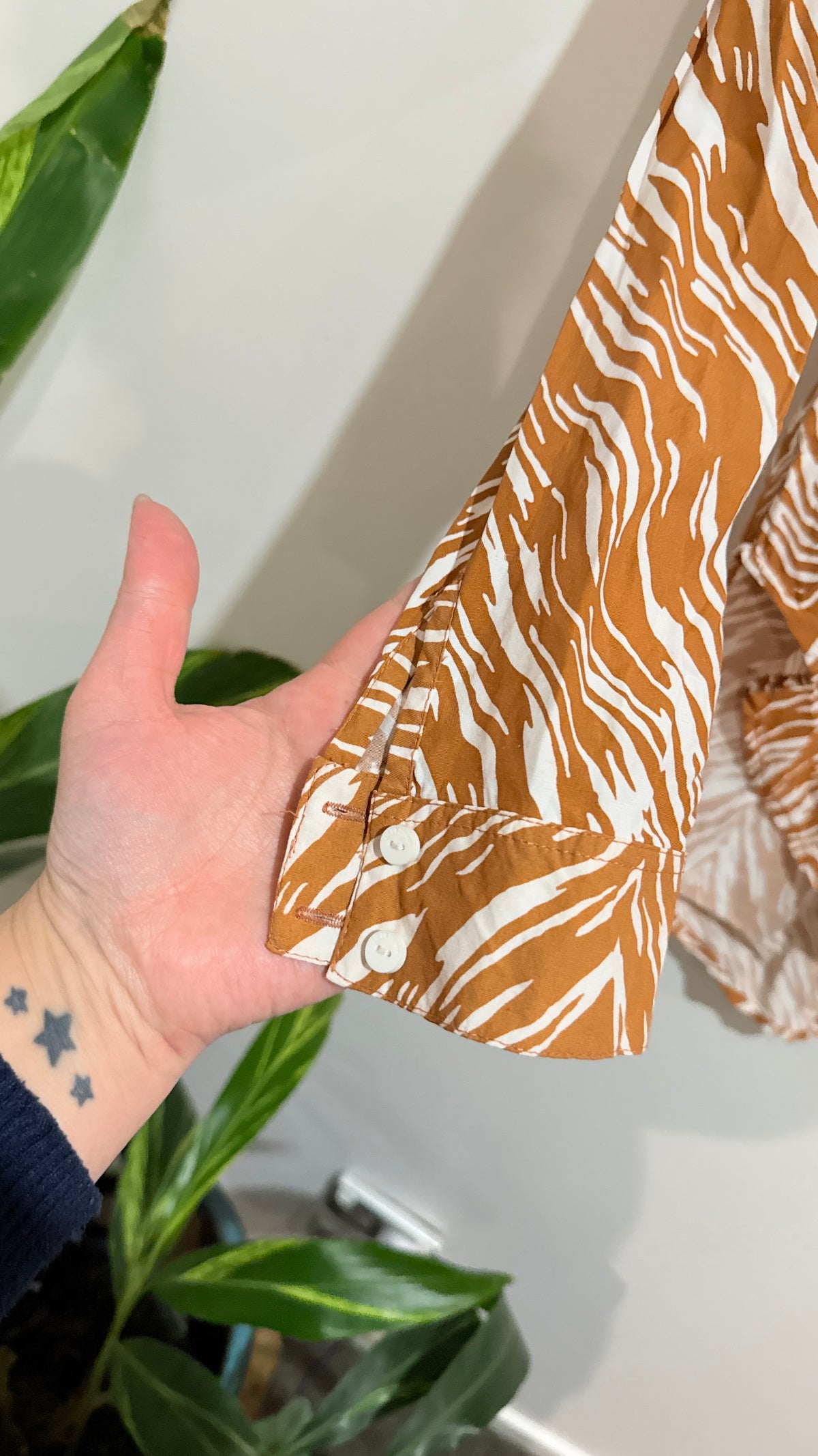 Zulu & Zephyr Tan Zebra Print Long Sleeve Shirt Size 8