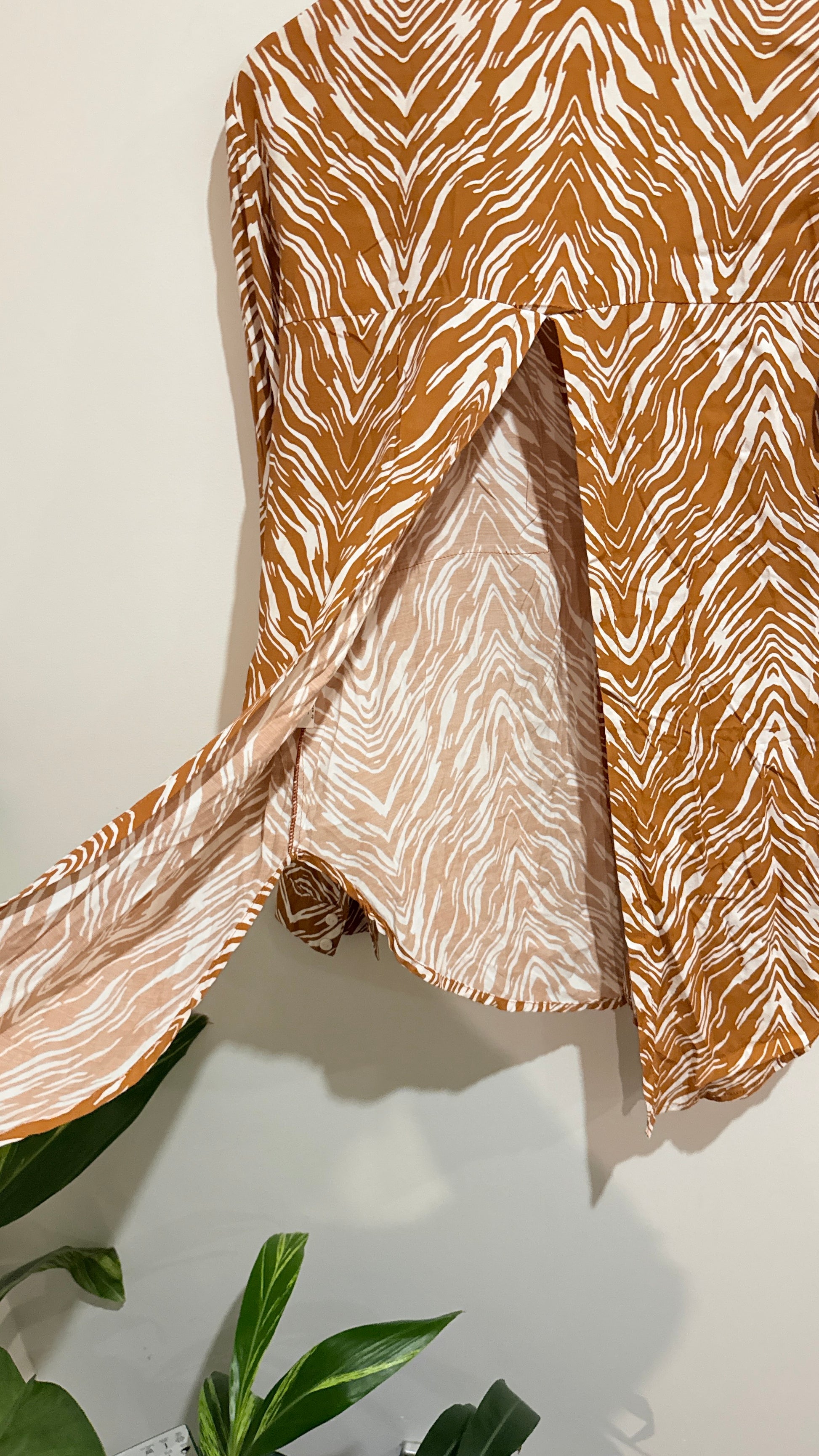 Zulu & Zephyr Tan Zebra Print Long Sleeve Shirt Size 8