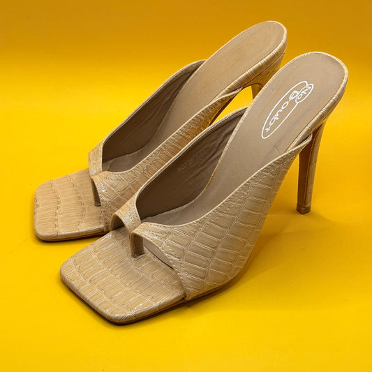 No Doubt Beige Croc-Embossed Thong Mule Heels Size 7½