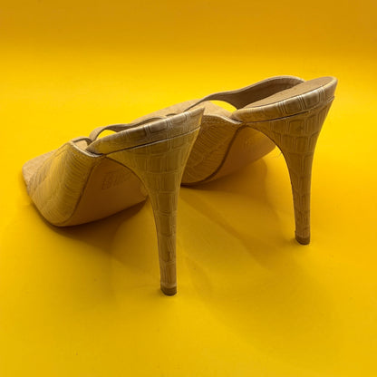 No Doubt Beige Croc-Embossed Thong Mule Heels Size 7½