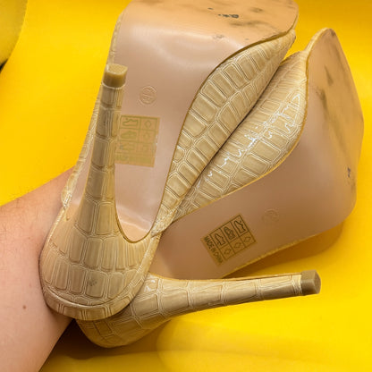 No Doubt Beige Croc-Embossed Thong Mule Heels Size 7½