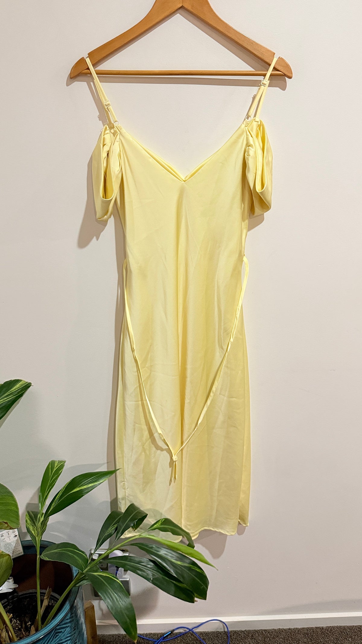 Pagani Pale Yellow Cold Shoulder Dress Size 10o