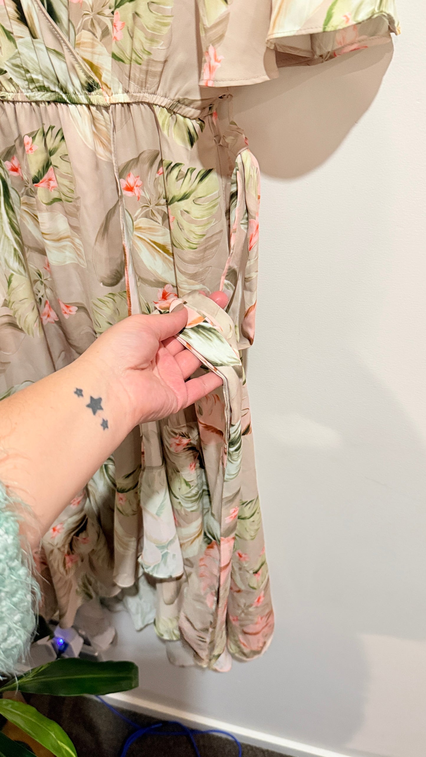 Witchery Cream Floral Print Wrap Midi Dress Size 8