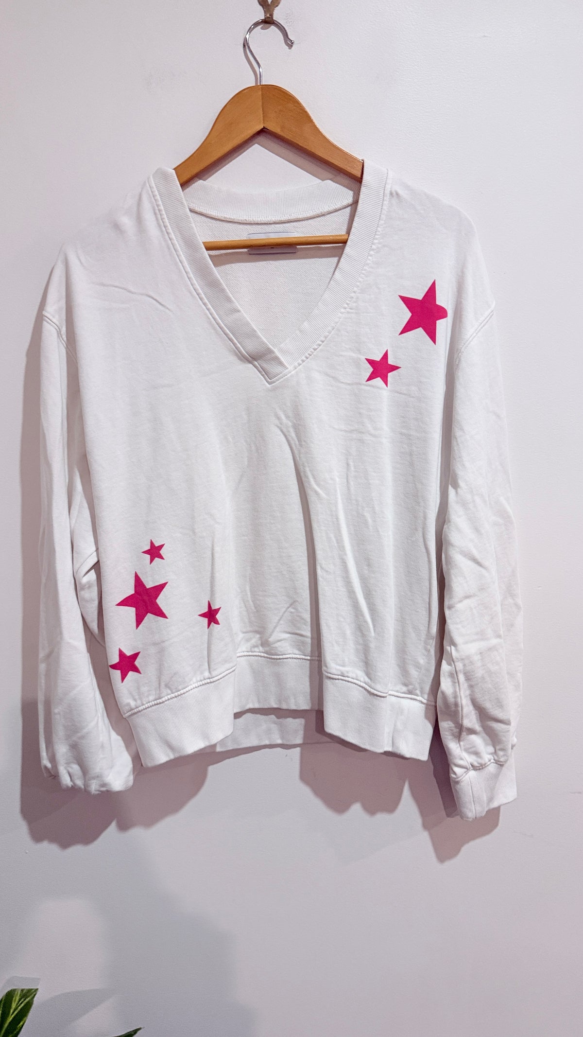 Stella + Gemma White Pink Star V-Neck Sweater Size 10