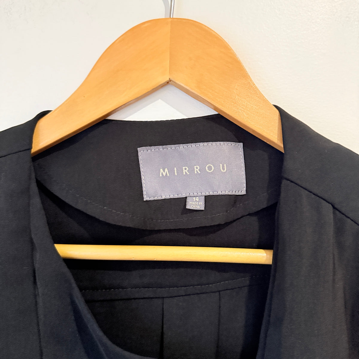 Mirrou Black Drawstring Zip Jacket Size 14