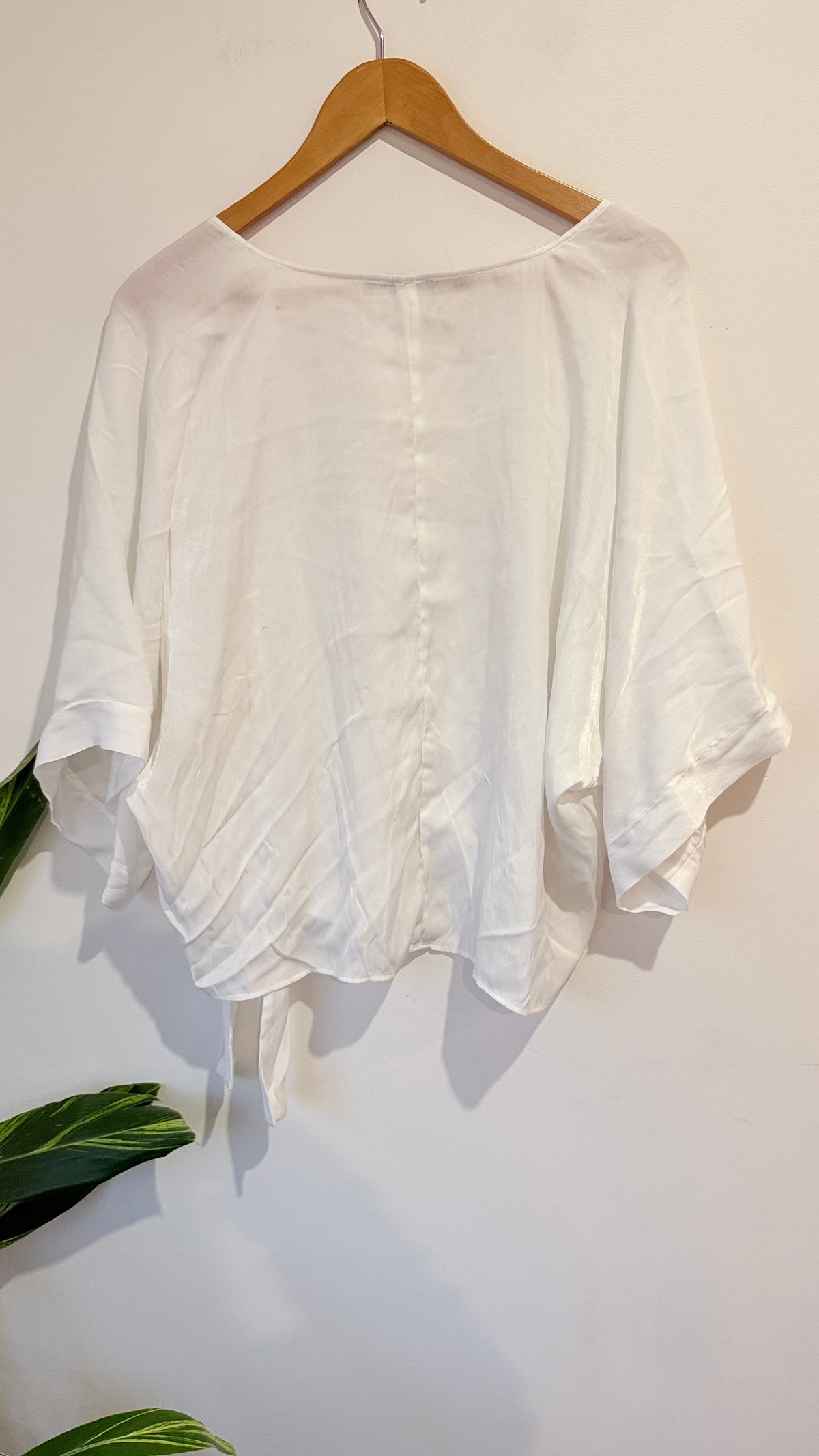 Fate + Becker White Tie Front Blouse Size AU 16