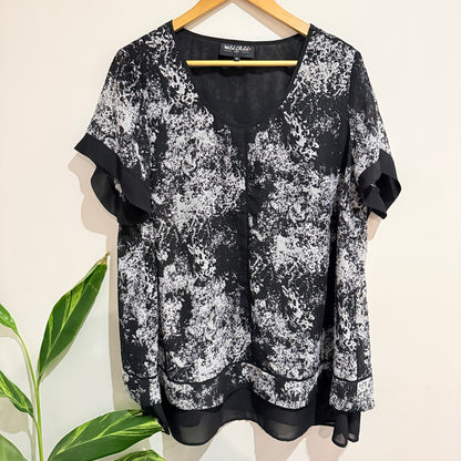 Wild Child City Black White Print Short Sleeve Top Size 18