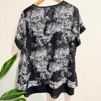 Wild Child City Black White Print Short Sleeve Top Size 18