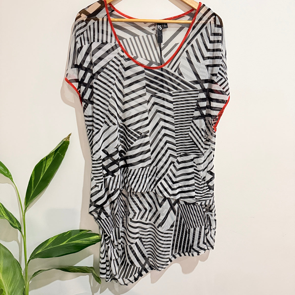 Taking Shape Black White Print Sheer Top Size L (63cm u/arm)