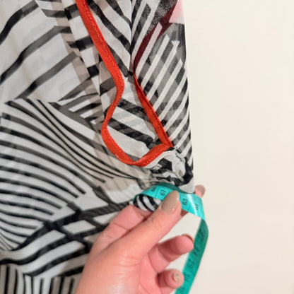 Taking Shape Black White Print Sheer Top Size L (63cm u/arm)