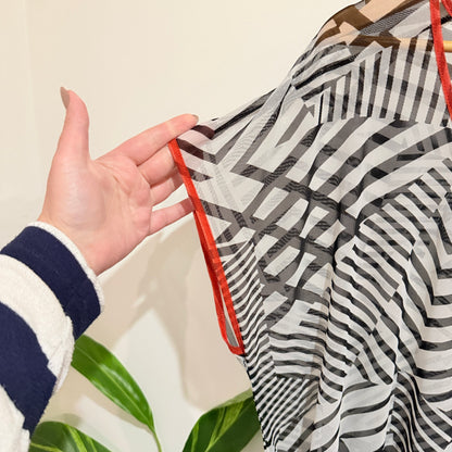 Taking Shape Black White Print Sheer Top Size L (63cm u/arm)