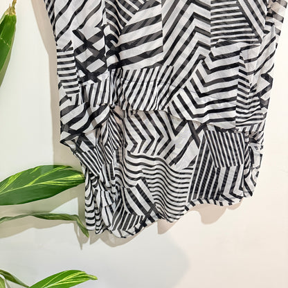 Taking Shape Black White Print Sheer Top Size L (63cm u/arm)