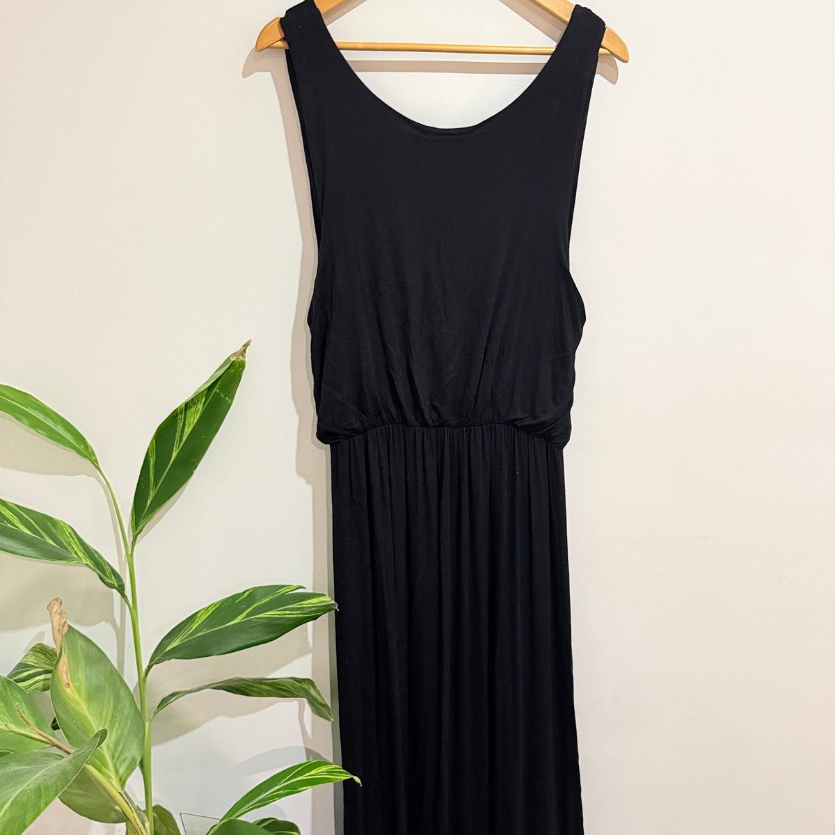 Boohoo Black Sleeveless Maxi Dress Size UK 16