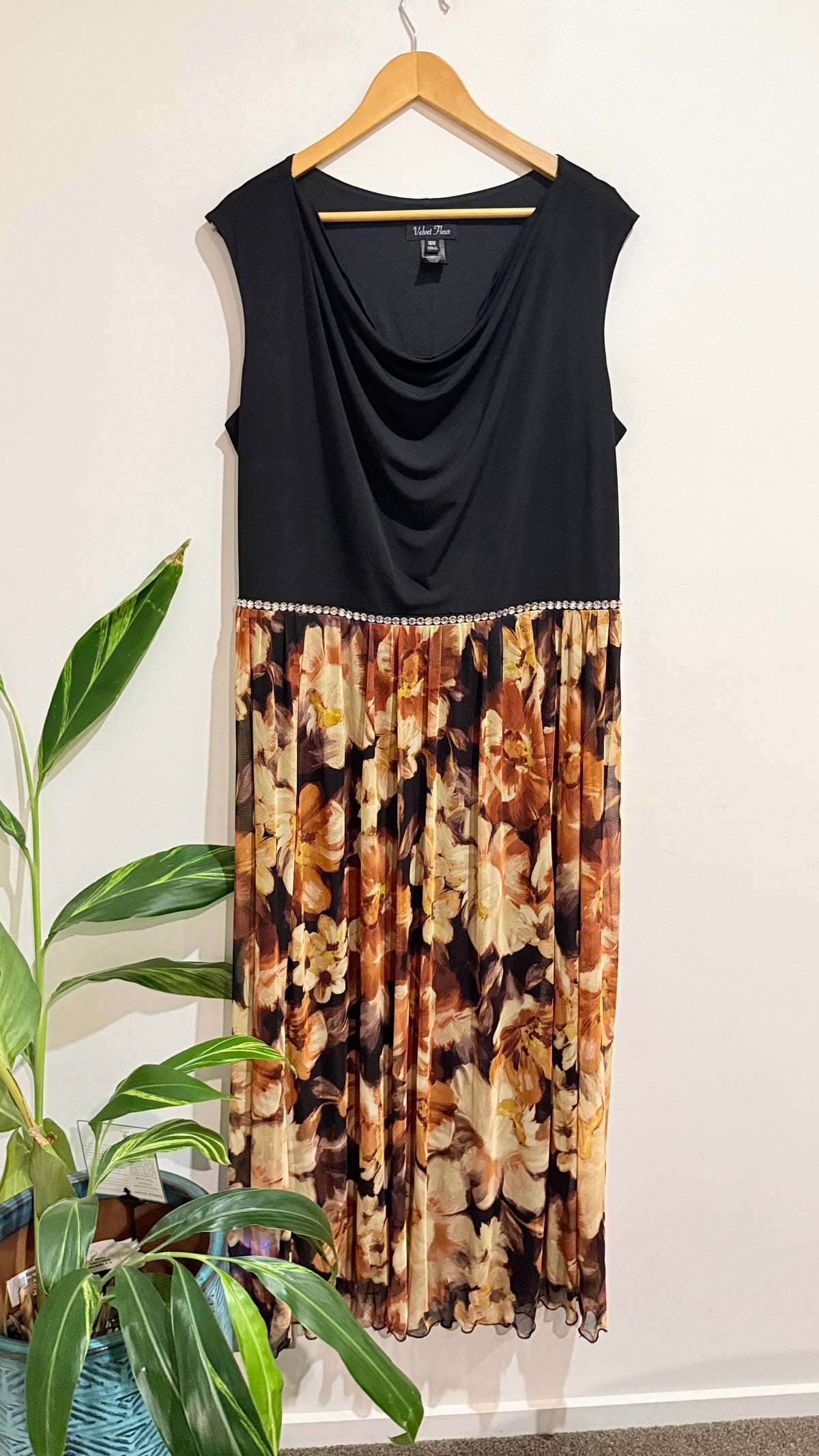 Velvet Fleur Black Floral Pleated Maxi Dress Size 18W