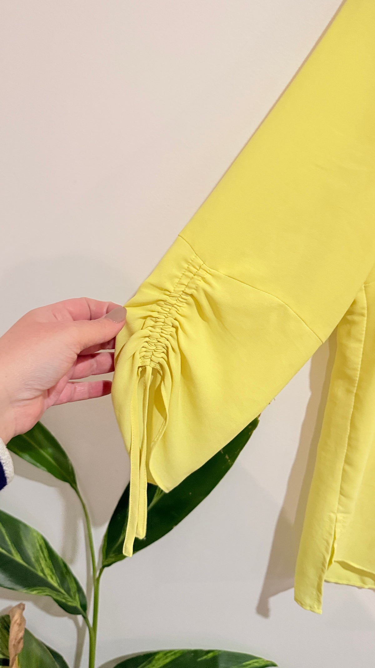 Oliver Black Yellow V-Neck Tie Sleeve Blouse Size 10