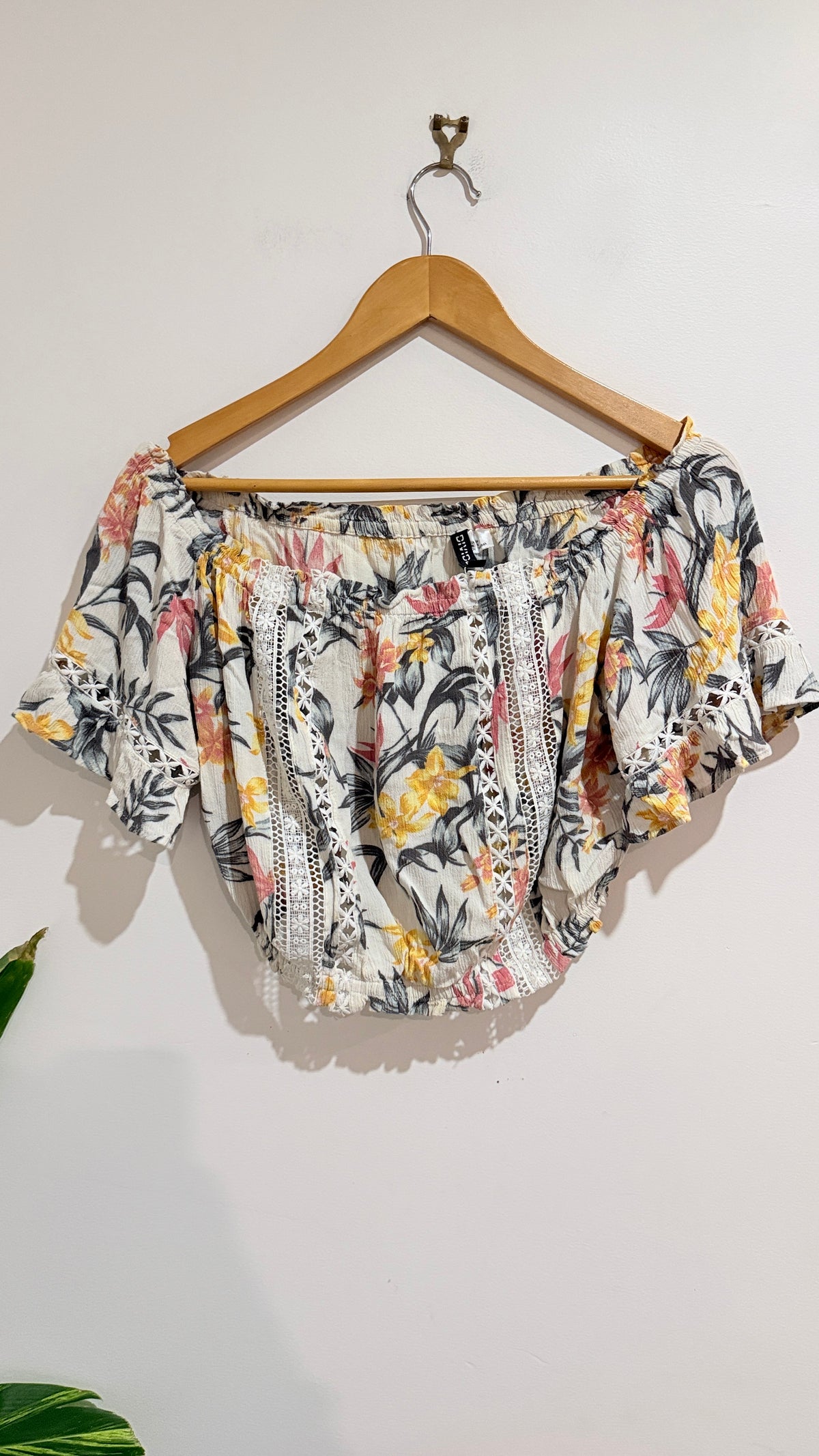 H&M Divided Cream Floral Off Shoulder Crop Top Size 8