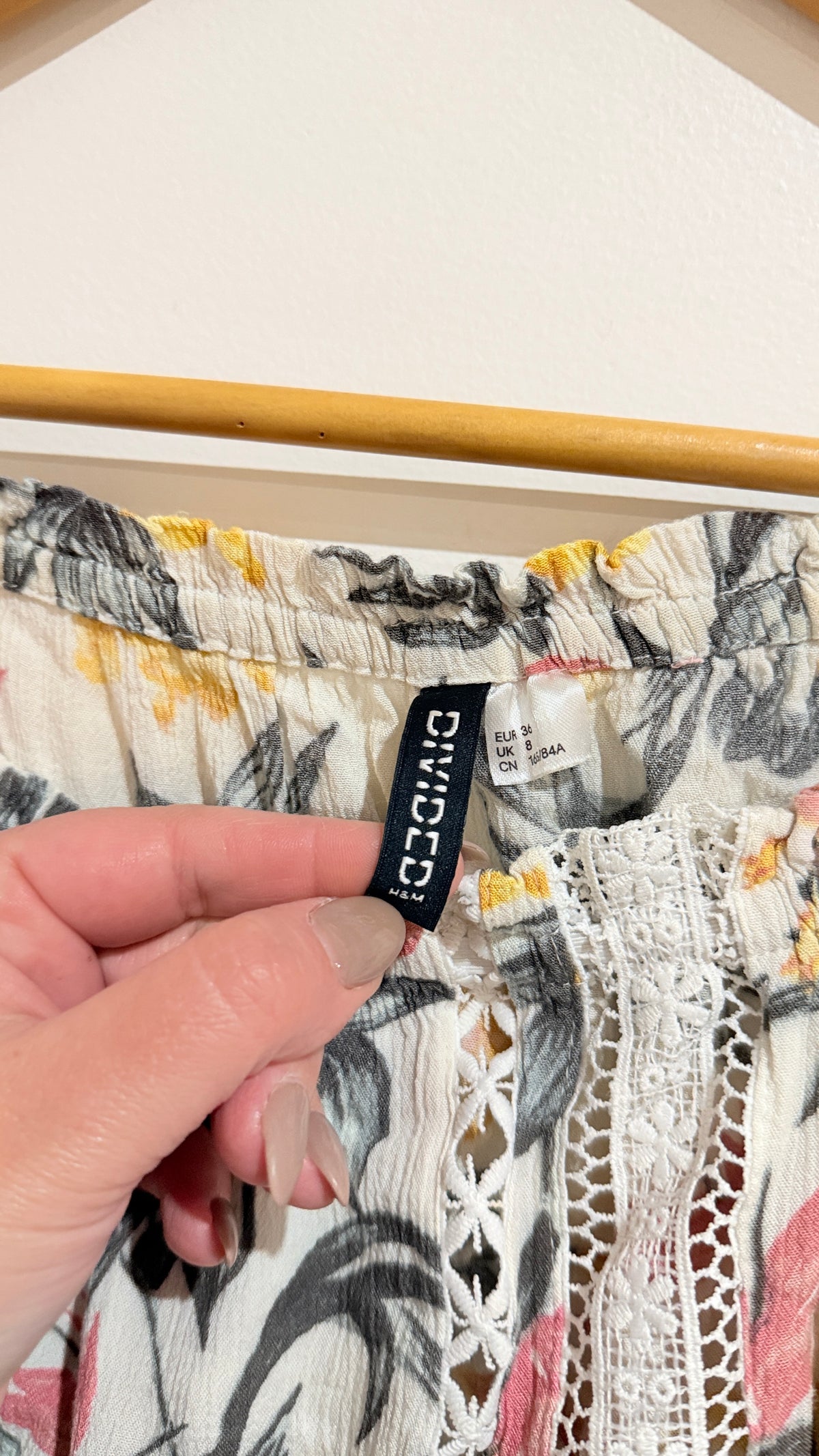 H&M Divided Cream Floral Off Shoulder Crop Top Size 8