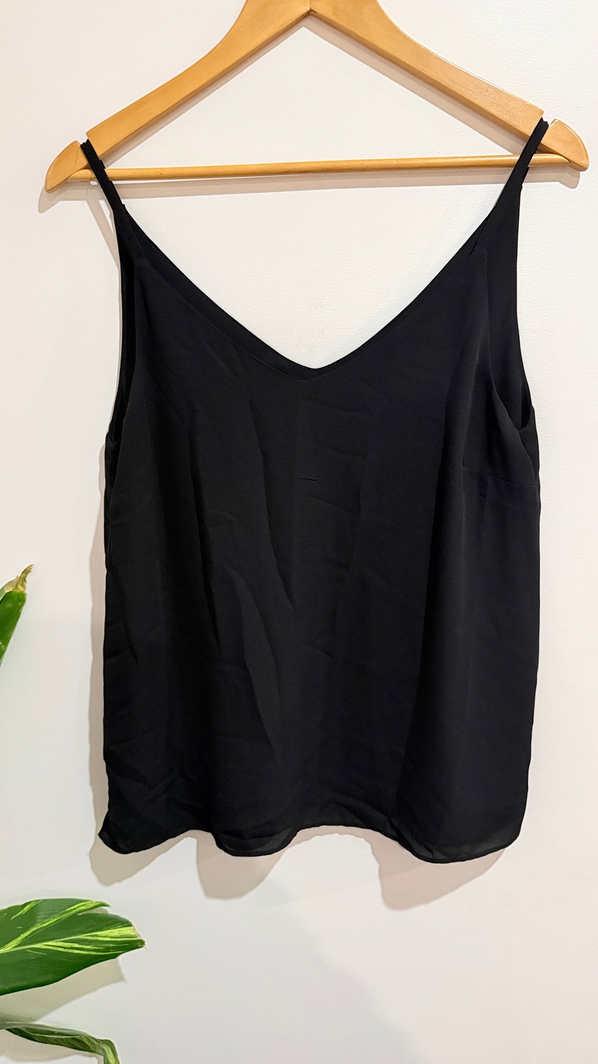 Decjuba Black V Neck Cami Size 10