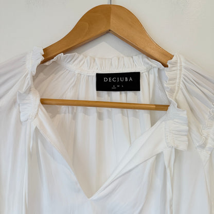 Decjuba White Ruffle Trim V Neck Blouse Size M