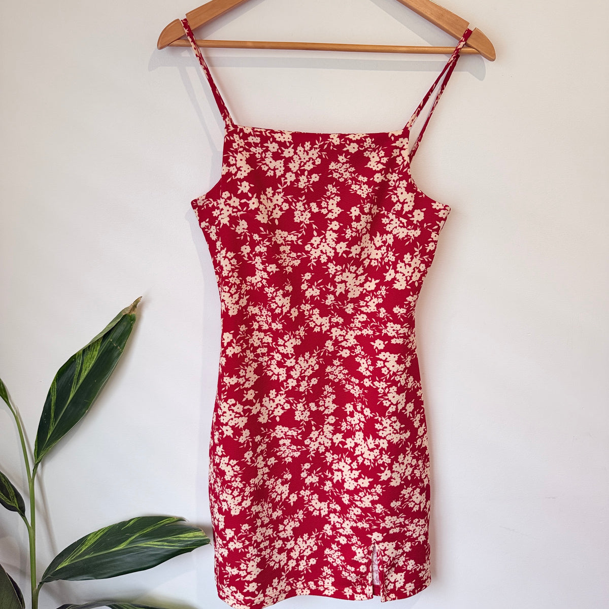 Mirrou Red Ditsy Floral Strappy Mini Dress Size M