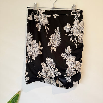 Charlo Black Floral Print Ruched Skirt Size 8
