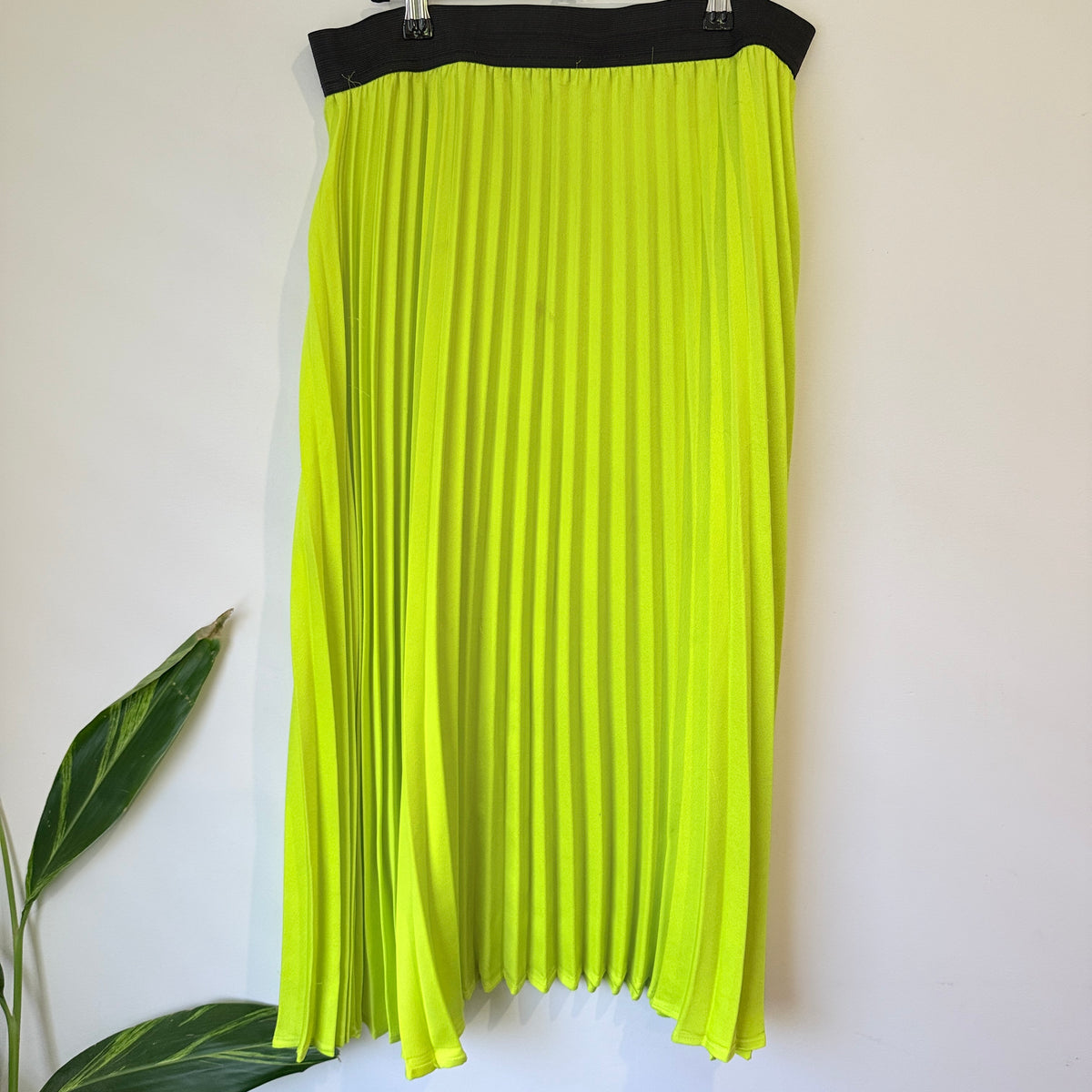 Decjuba Neon Pleated Midi Skirt Size L