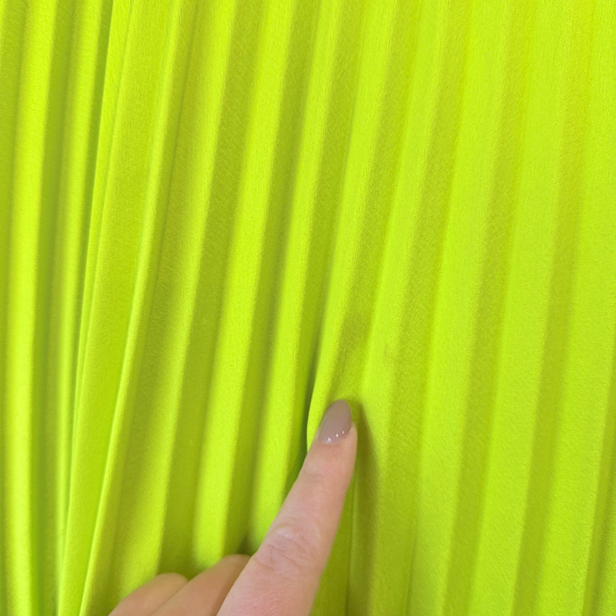Decjuba Neon Pleated Midi Skirt Size L