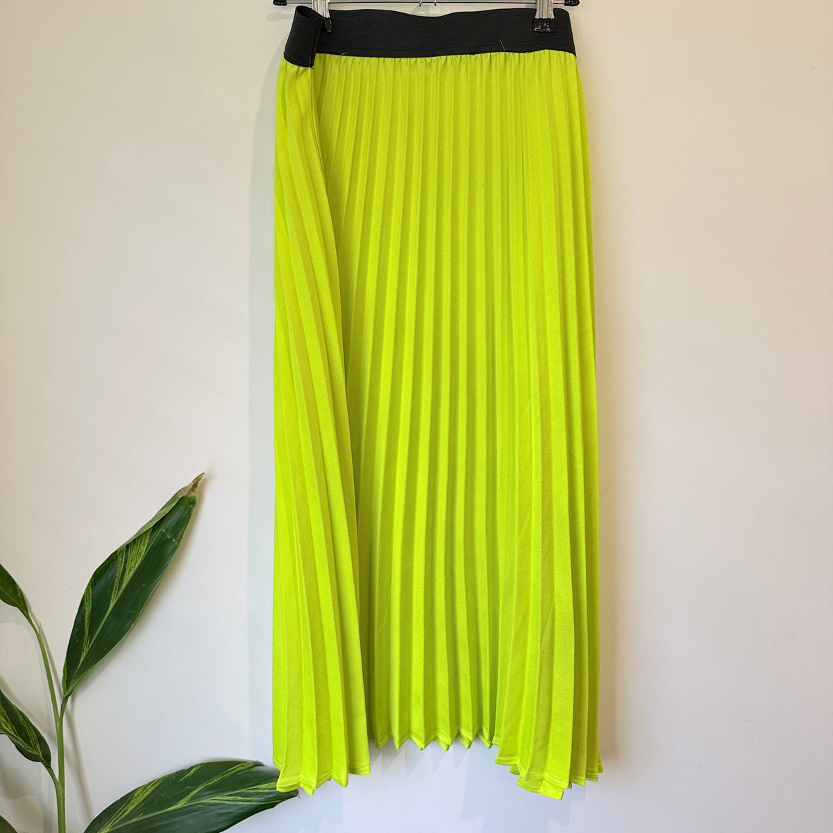 Decjuba Neon Pleated Midi Skirt Size L