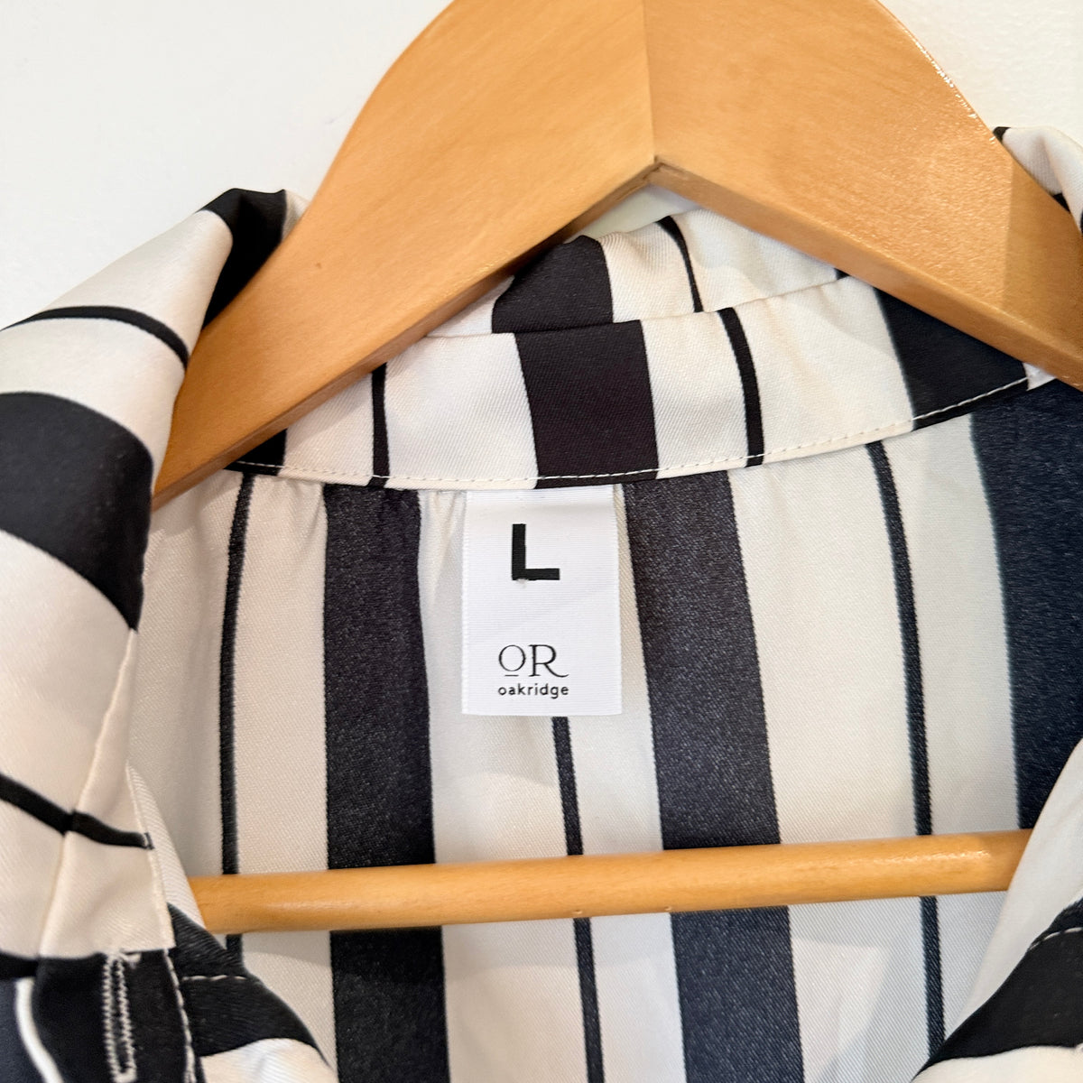 Oakridge Black and White Stripe Shirt Size L