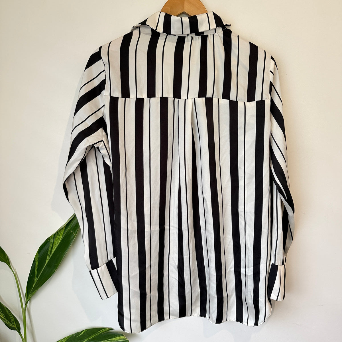 Oakridge Black and White Stripe Shirt Size L
