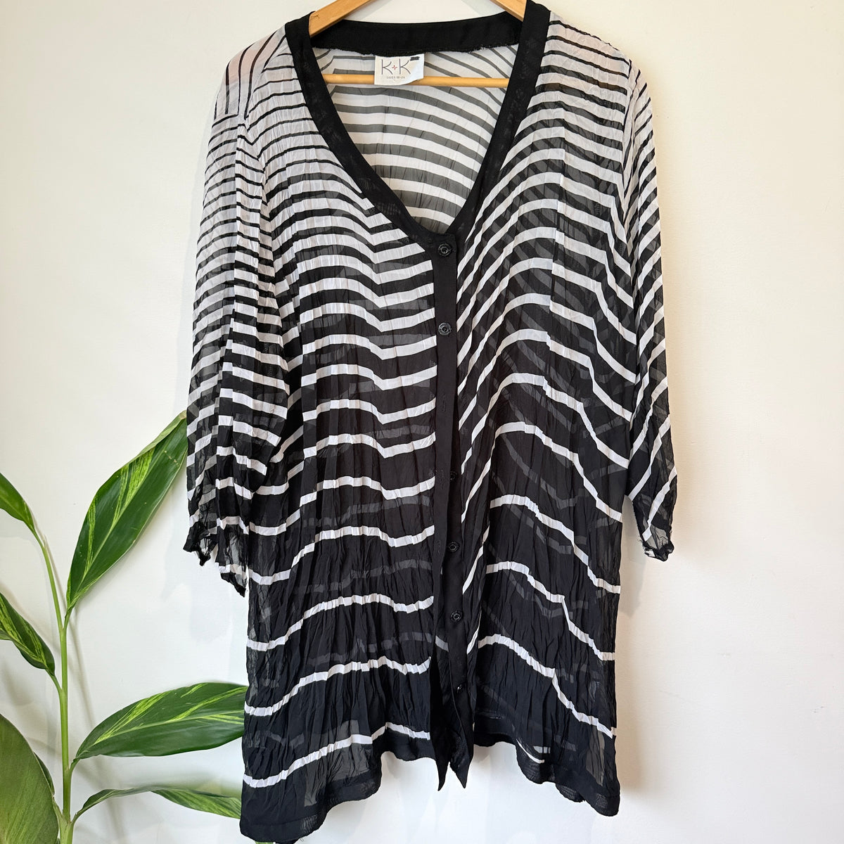 K+K Black and White Stripe Sheer Top Size 24