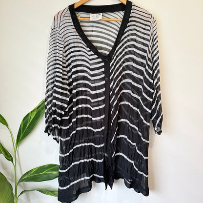 K+K Black and White Stripe Sheer Top Size 24