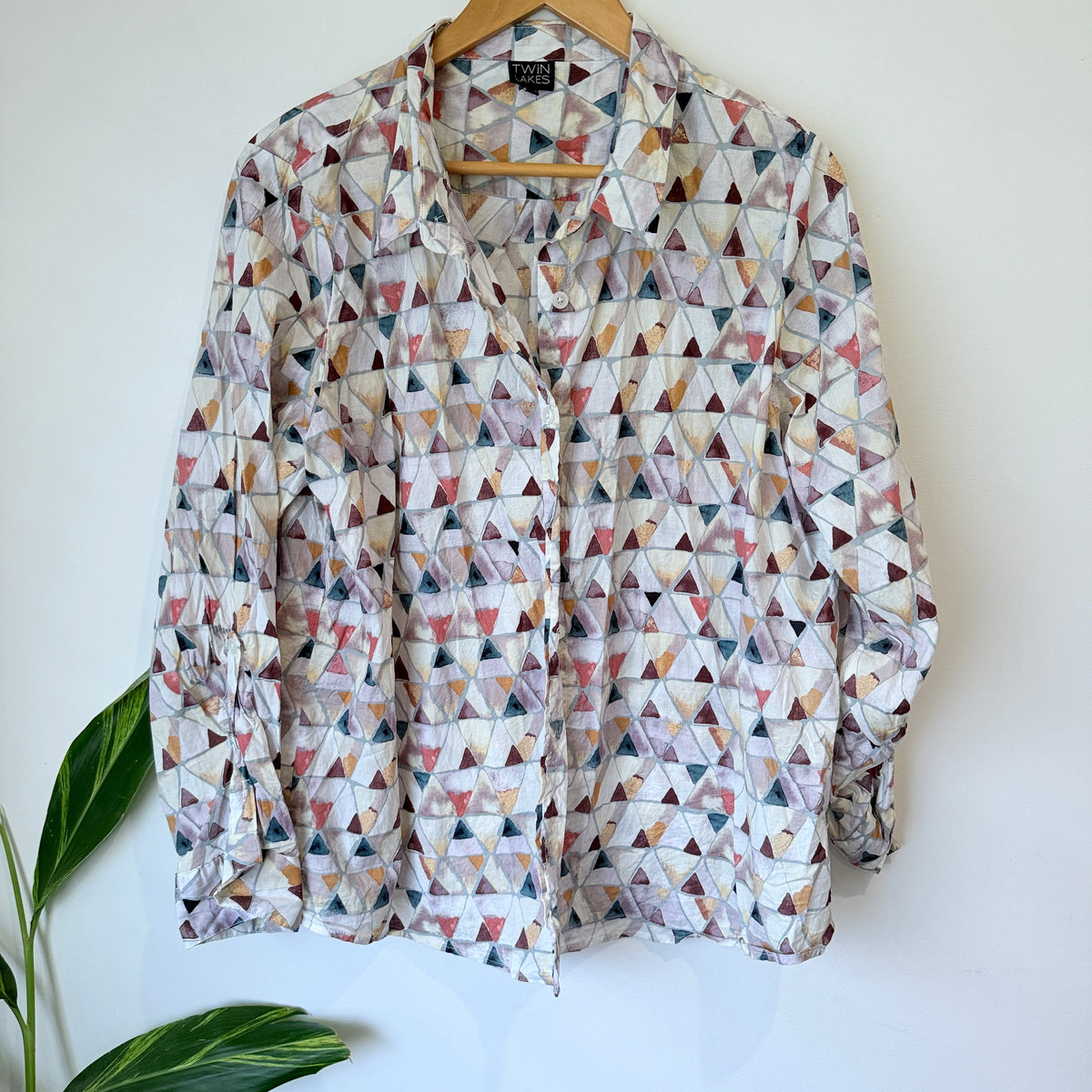 Twin Lakes Triangle Print Shirt Size 22