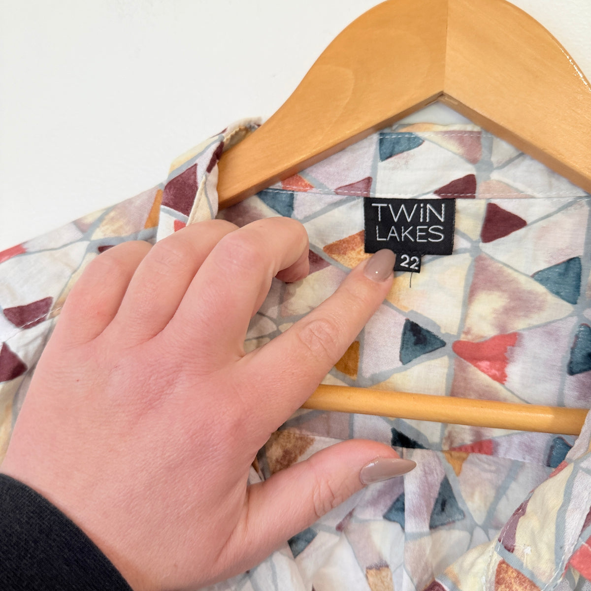 Twin Lakes Triangle Print Shirt Size 22