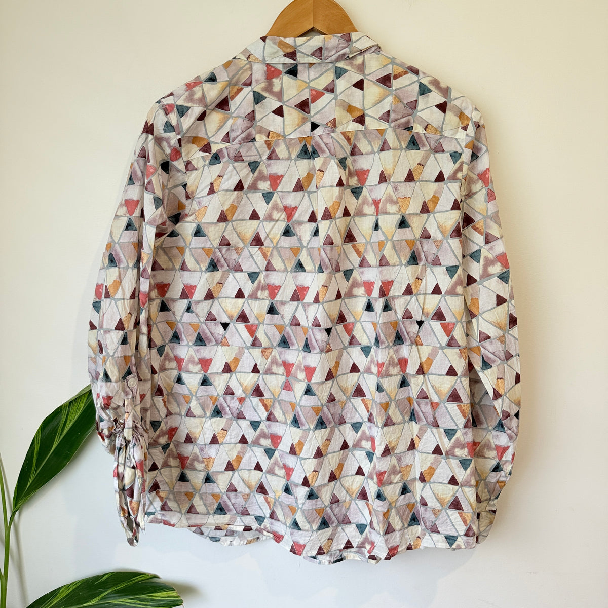 Twin Lakes Triangle Print Shirt Size 22