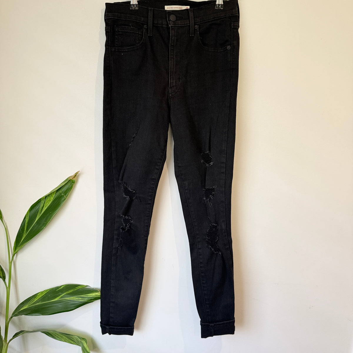 Levi's Mile High Super Skinny Black Distressed Jeans Size 28