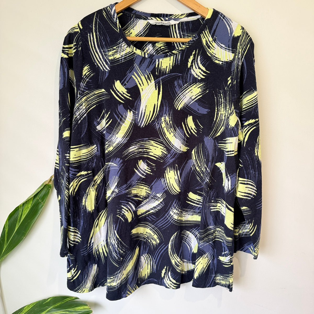 Virtuelle Navy and Yellow Brushstroke Print Top Size S (61cm u/arm)