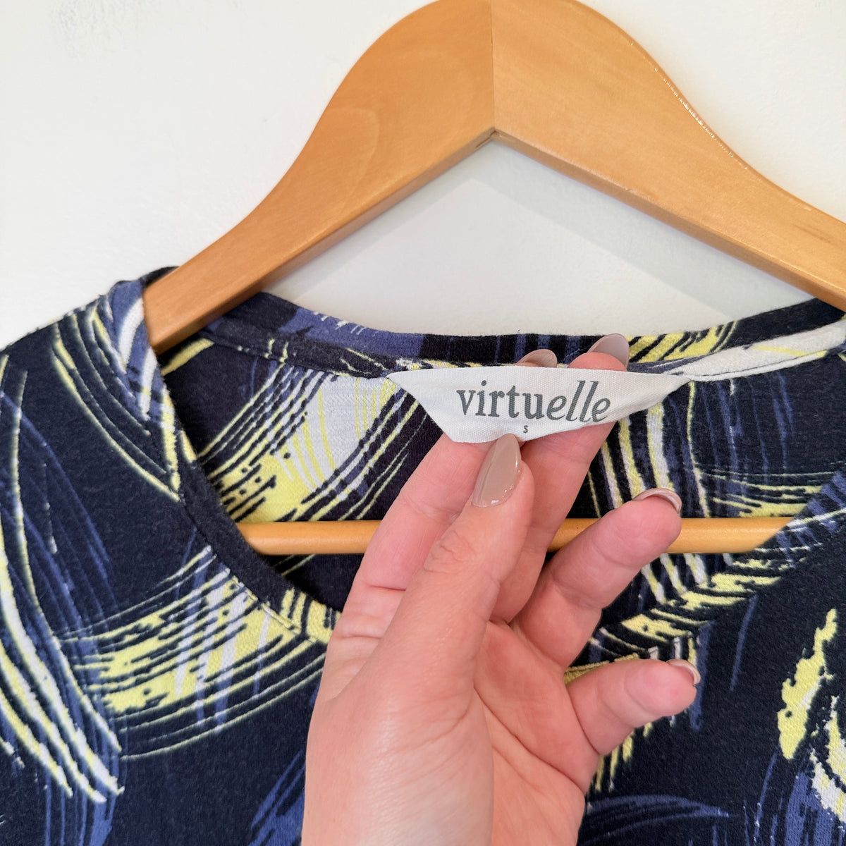 Virtuelle Navy and Yellow Brushstroke Print Top Size S (61cm u/arm)