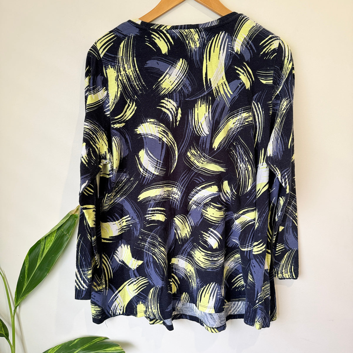Virtuelle Navy and Yellow Brushstroke Print Top Size S (61cm u/arm)