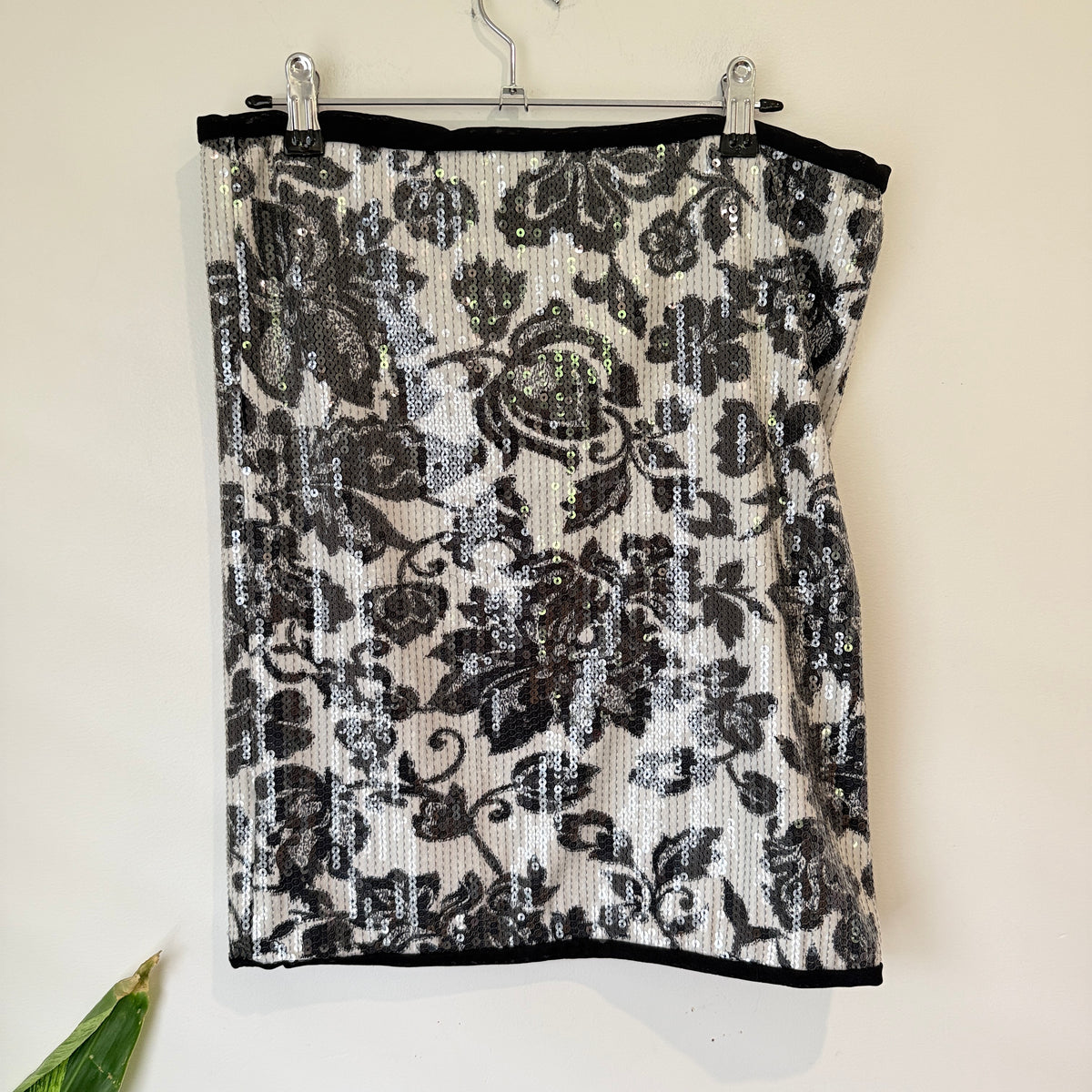 Charlotte Devereux Silver and Black Floral Sequin Skirt Size M