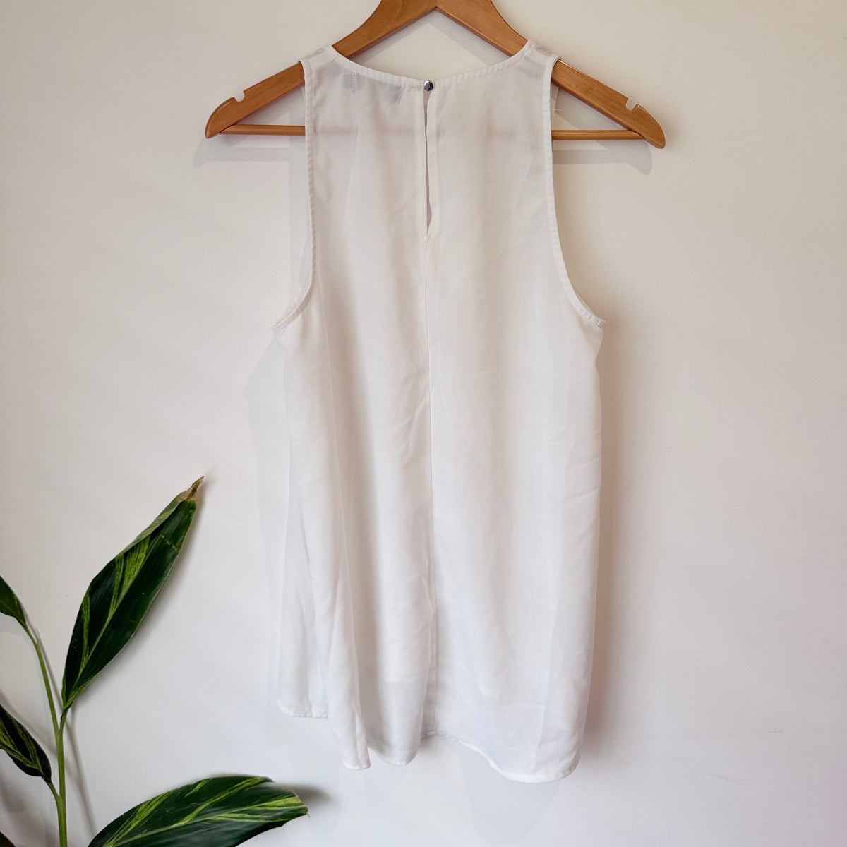 Mirrou White Sleeveless High Neck Top Size 12