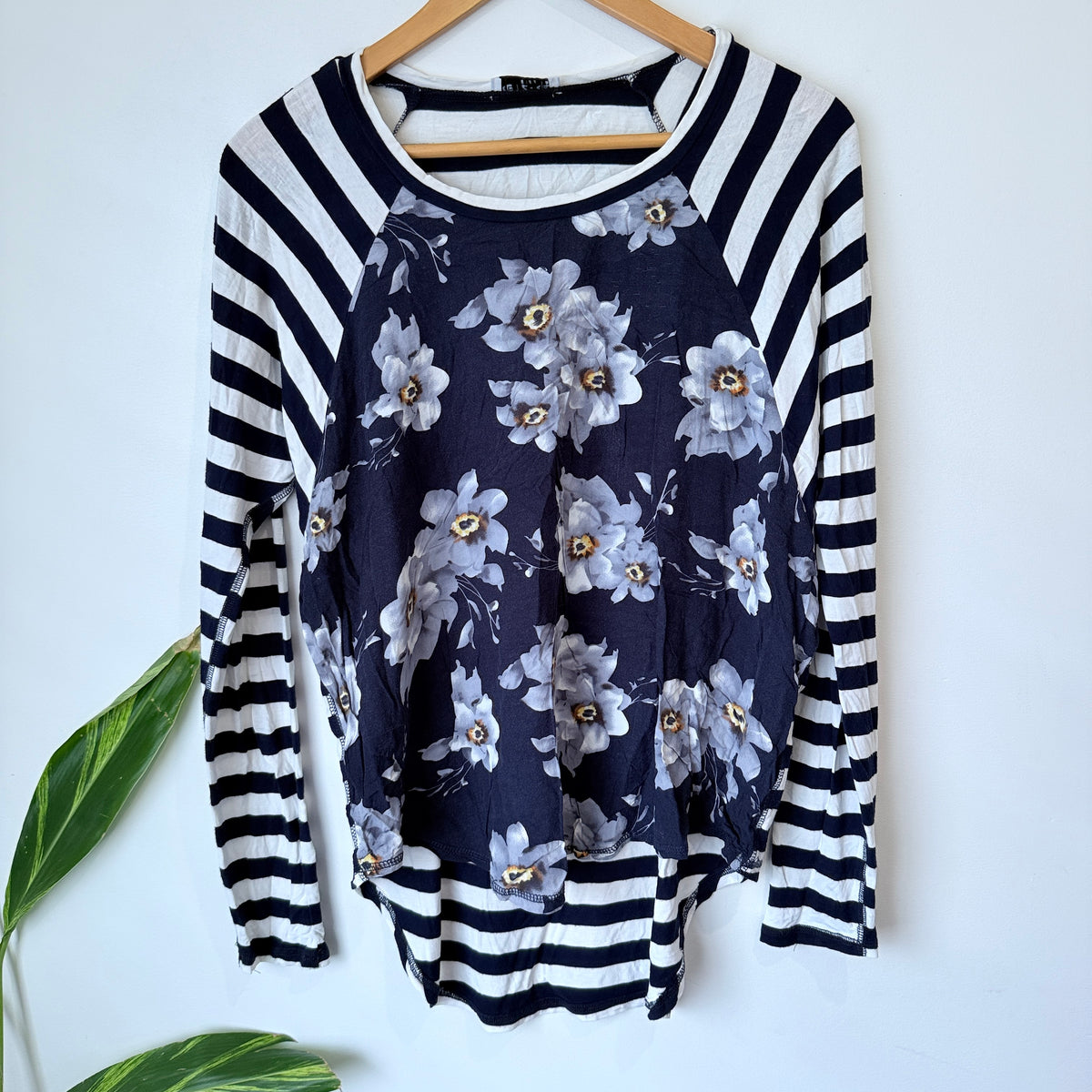 Ketz-ke Navy Floral and Stripe Sleeve Top Size 12