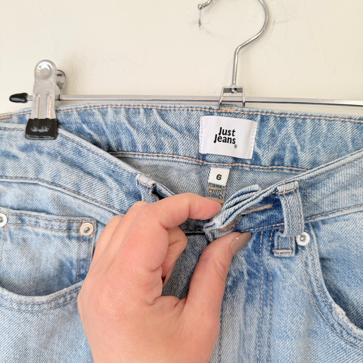 Just Jeans Light Wash High Rise Barrel Leg Jeans Size 6